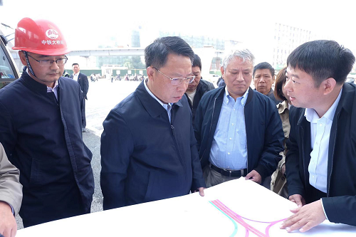 南昌市委副書記、市長劉建洋視察洪都大道快速化改造工程